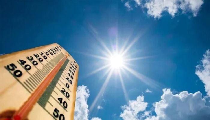 Moderate heat wave sweeps over parts of country