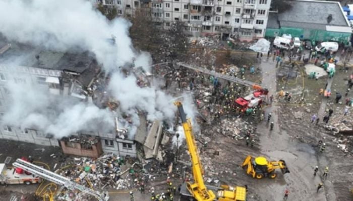 Russian strikes kill 14, wound dozens in Kyiv