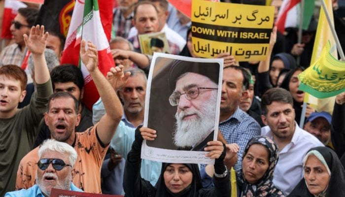 Mass anti-Israel protests in Tehran as attacks continue