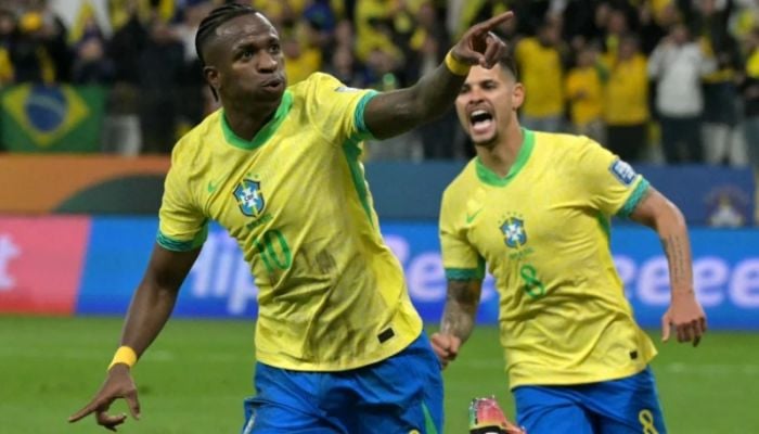 Brazil book World Cup berth, Uruguay on brink