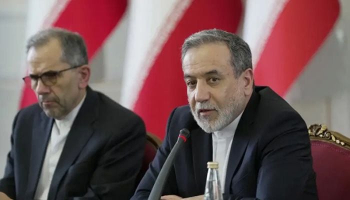 Iran FM says Tehran will not abandon nuclear enrichment