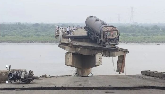 9 killed after bridge collapses in Gujarat
