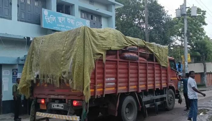 Raw chilli import through Hili Land Port begins after 8 months 