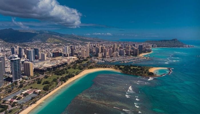First tsunami waves have hit Hawaii