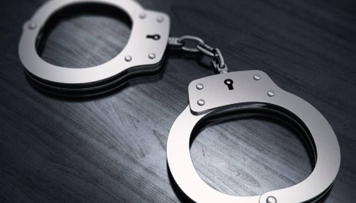 5 held while preparing to commit robbery in guise of law enforcers in Motijheel