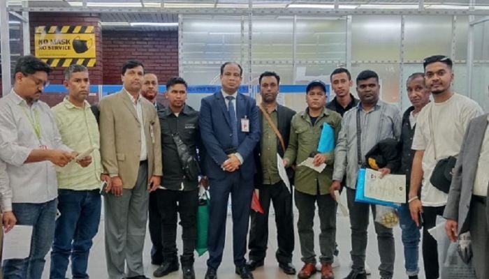 Second group of Bangladeshis return from Iran amid conflict