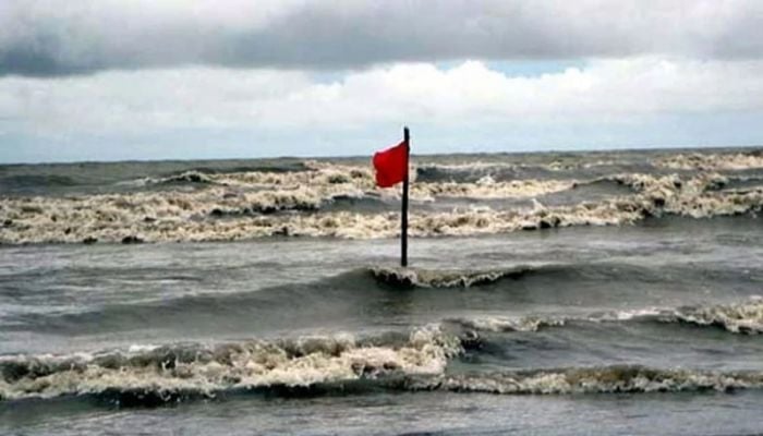 Low pressure over Bay of Bengal, signal 3 raised