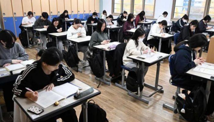 S Korea arrests teacher and parent for exam paper theft
