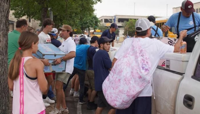 Texas floods kill 43, including 15 children