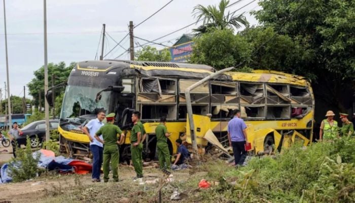 Vietnam bus crash kills 10, injures 12