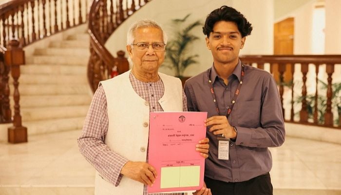 CA hands over deed of Purbachal plot to Sagar-Runi's son