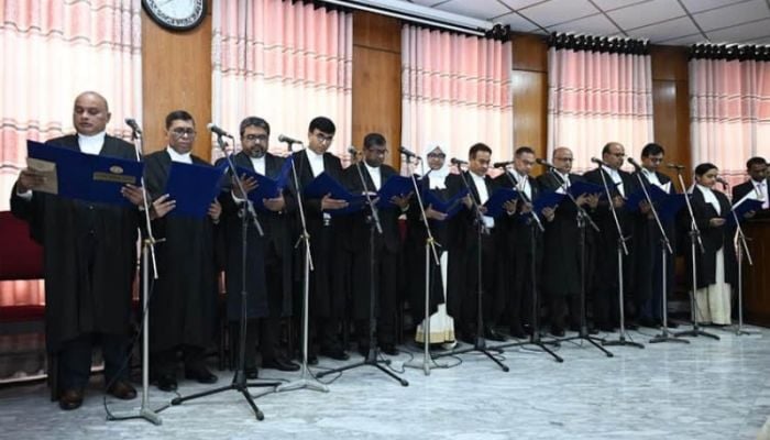 CJ administers oath to 25 new HC judges