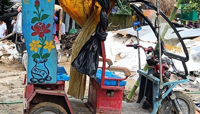 Woman, daughter electrocuted to death from charging autorickshaw