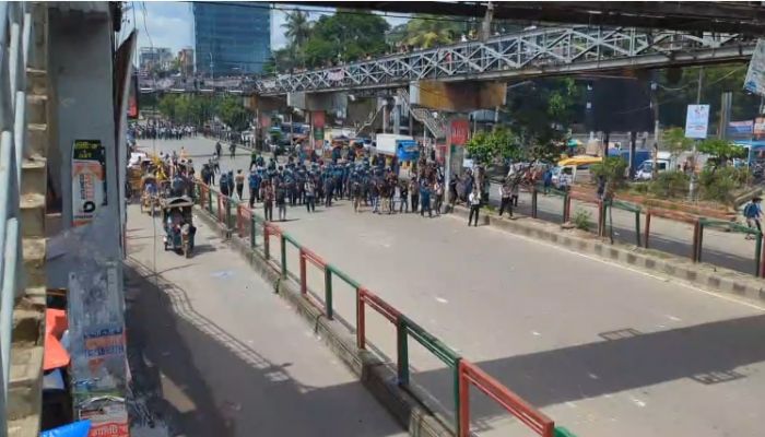 Students of Dhaka College and City College clash, 10 injured