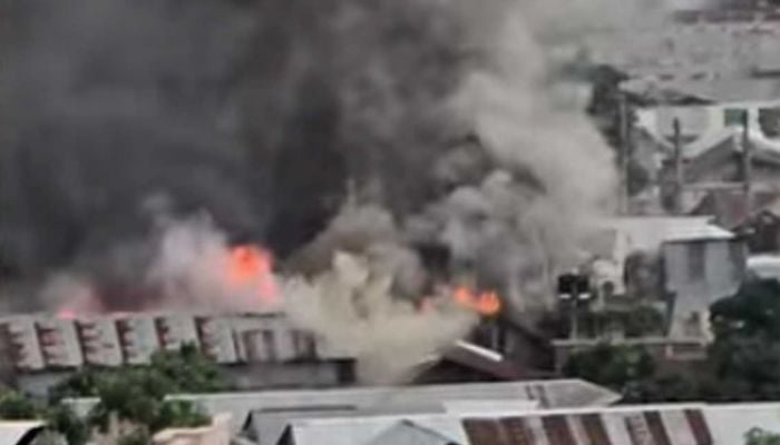 Fire breaks out at Mohakhali slum 