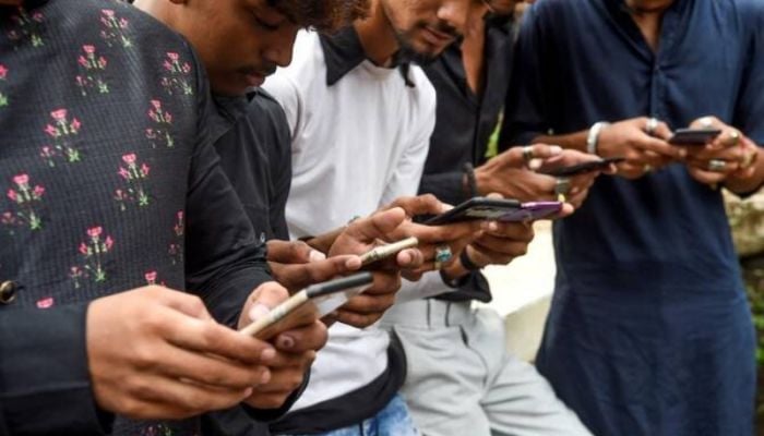 India bans vast online gambling industry