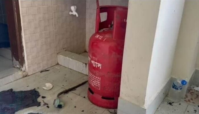 Child killed in Gazipur gas cylinder blast, parents injured