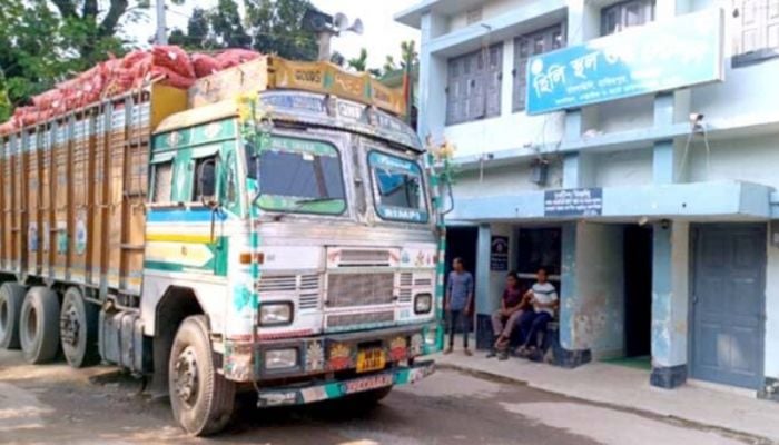 Importers get permission to import Indian onions through Hili port 