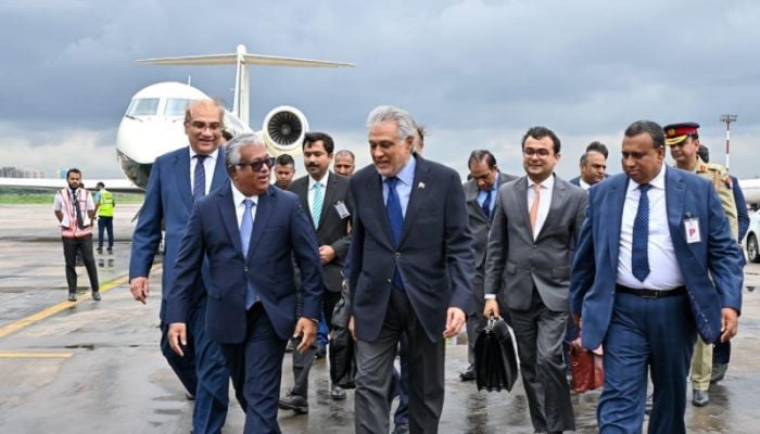 Pakistan FM Ishaq Dar arrives in Dhaka