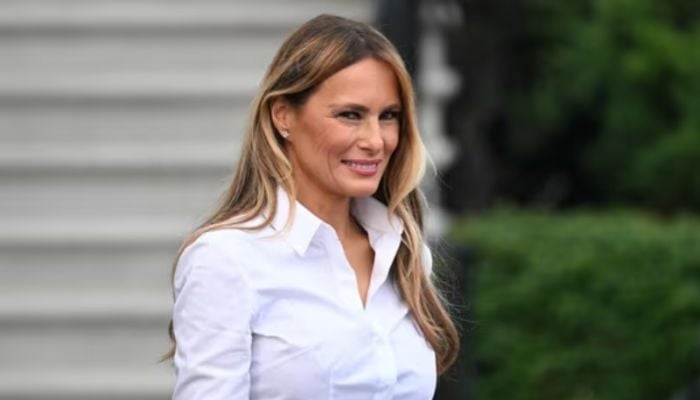 Trump gives Putin 'peace letter' from wife Melania