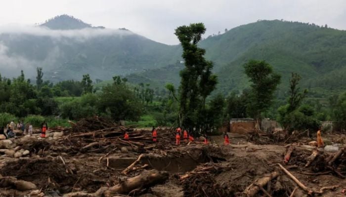 At least 337 killed in Pakistan floods, gov't defends emergency response