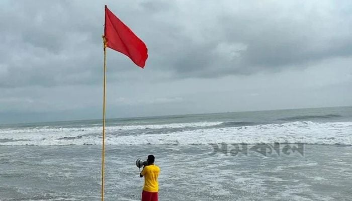 Low pressure over Bay of Bengal, signal 3 issued