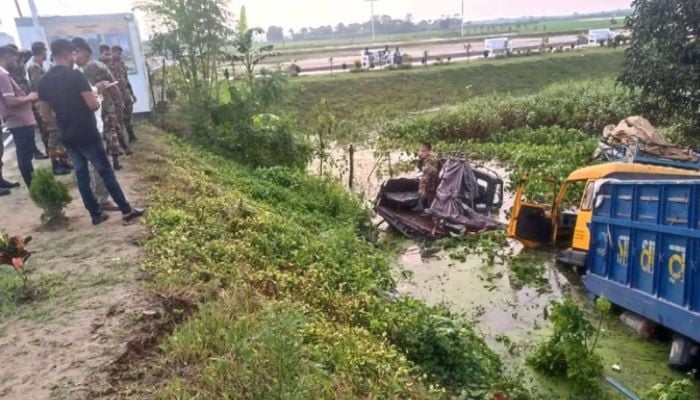 Truck hits army vehicle in Rajshahi, injures 8