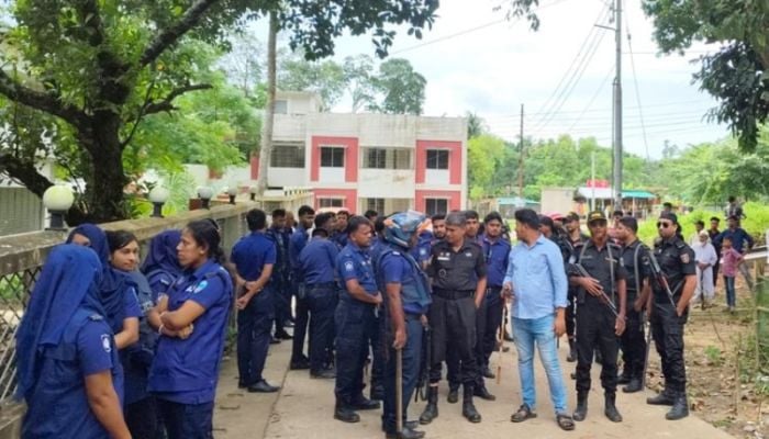 Batons charged at protesting teachers in Ukhia, 15 in police custody