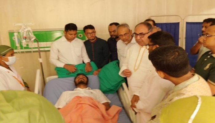 Mirza Abbas visits Nur at DMCH