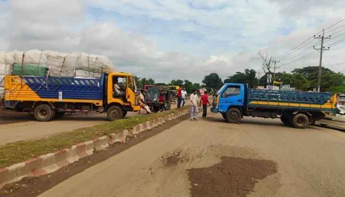 Day-long hartal underway in Begarhat, vehicles sparse