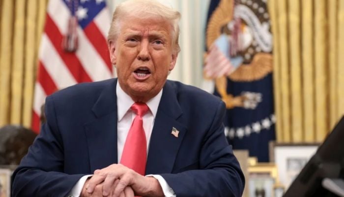 Trump says TV networks opposed to him should 'maybe' lose licence