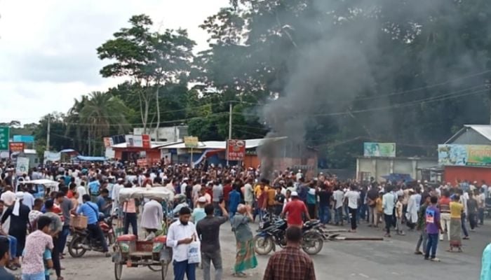 Protesters engage in chase, counter chase with police in Bhanga