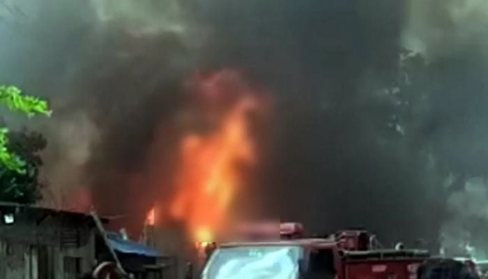 Fire erupts in Narayanganj cotton warehouse