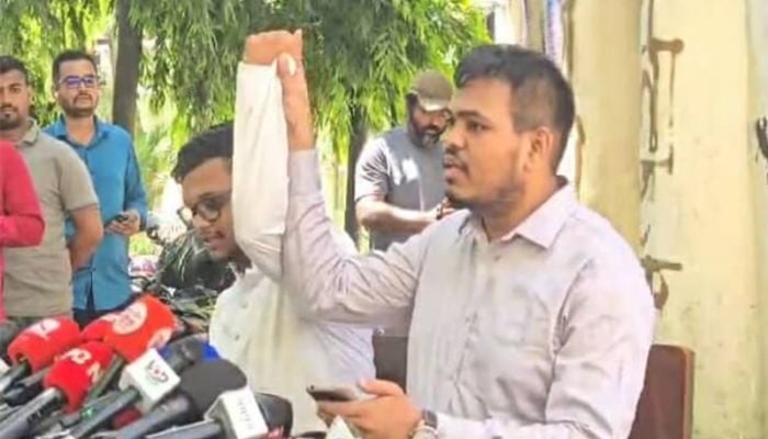 Mahin withdraws, backs Abu Baker