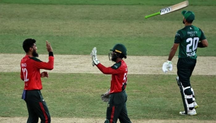 Simmons rues dropped catches as Bangladesh exit Asia Cup