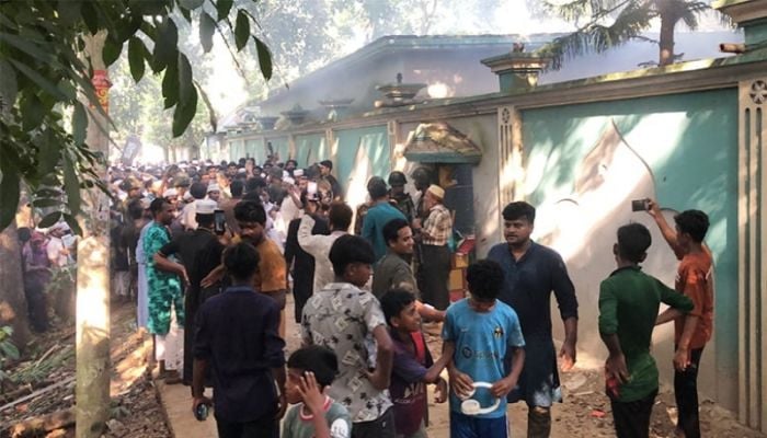Case filed against 3,500 for attack on police at Nural Pagla's shrine