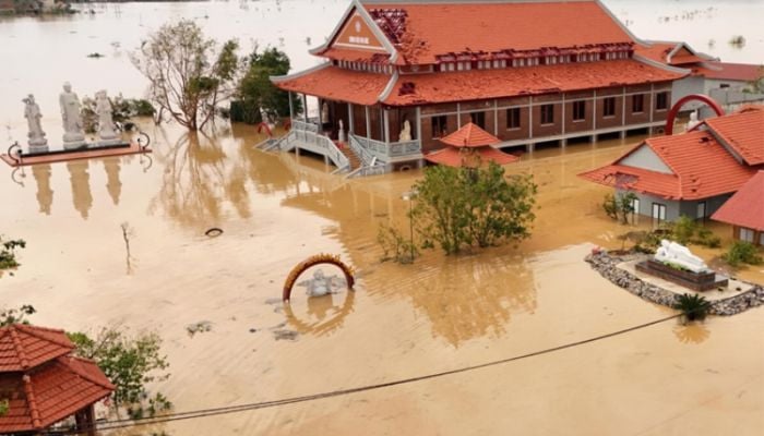 Long-lasting Typhoon Bualoi devastates Vietnam, killing 19
