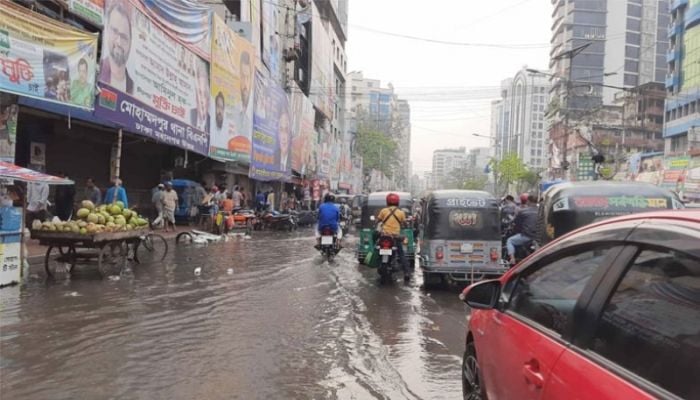 Torrential rain hits Dhaka early on Monday