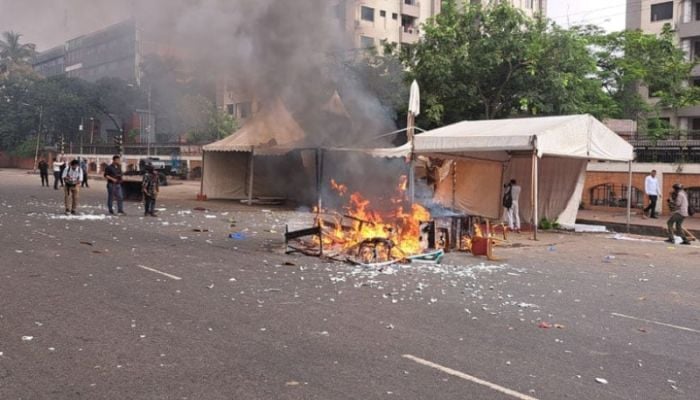 'July fighters' clash with police, cars vandalized