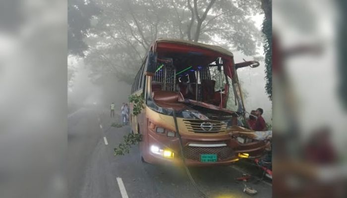 Bus rams truck in Jhenaidah; 1 killed, 5 injured