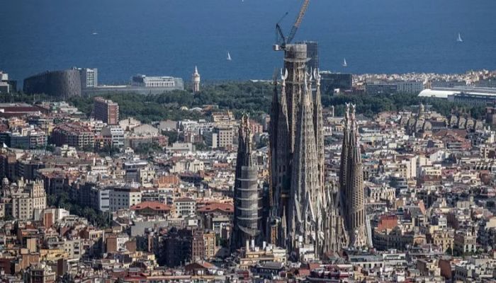 Sagrada Família becomes world's tallest church