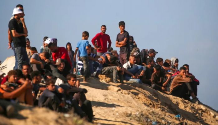 Palestinians search Gaza rubble for loved ones