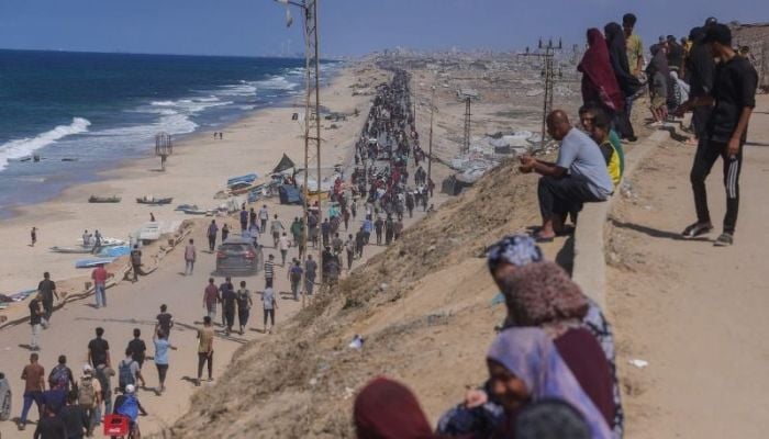 Palestinians begin returning to Gaza's north as Israel says ceasefire now in effect
