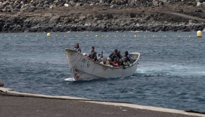 Ghana boat capsize kills 15, mostly children