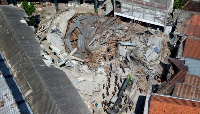 Death toll from Indonesia school collapse rises to 37