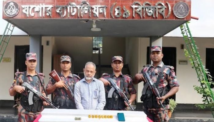 One held with 8 gold bars in Jashore