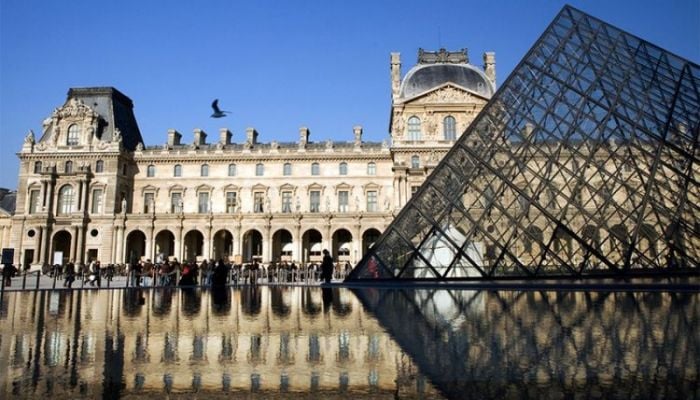 Robbery shuts down world-renowned Louvre museum for a day