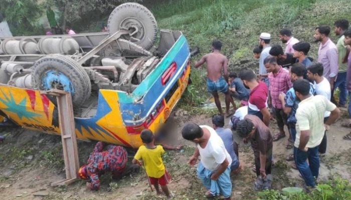 Bus accident kills 1, injures 30 in Habiganj