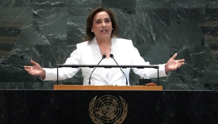 Peru lawmakers impeach president