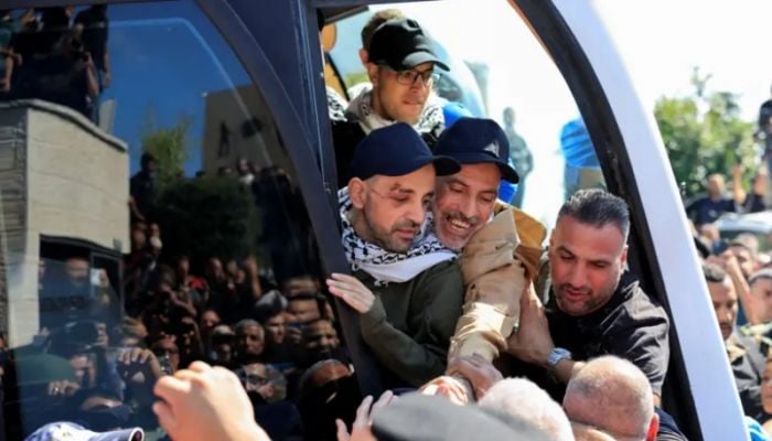 Buses carrying Palestinian prisoners arrive in Ramallah